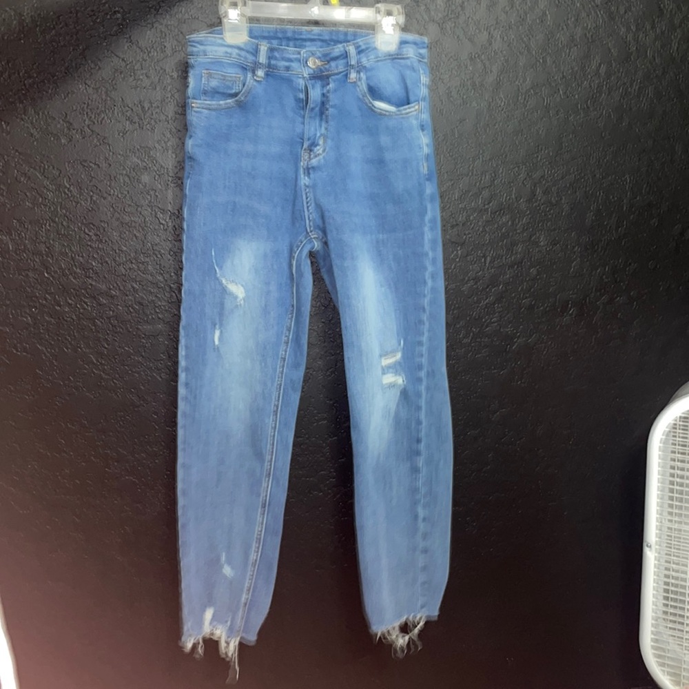 ripped skinny jeans!! super cute worn a little bit!!